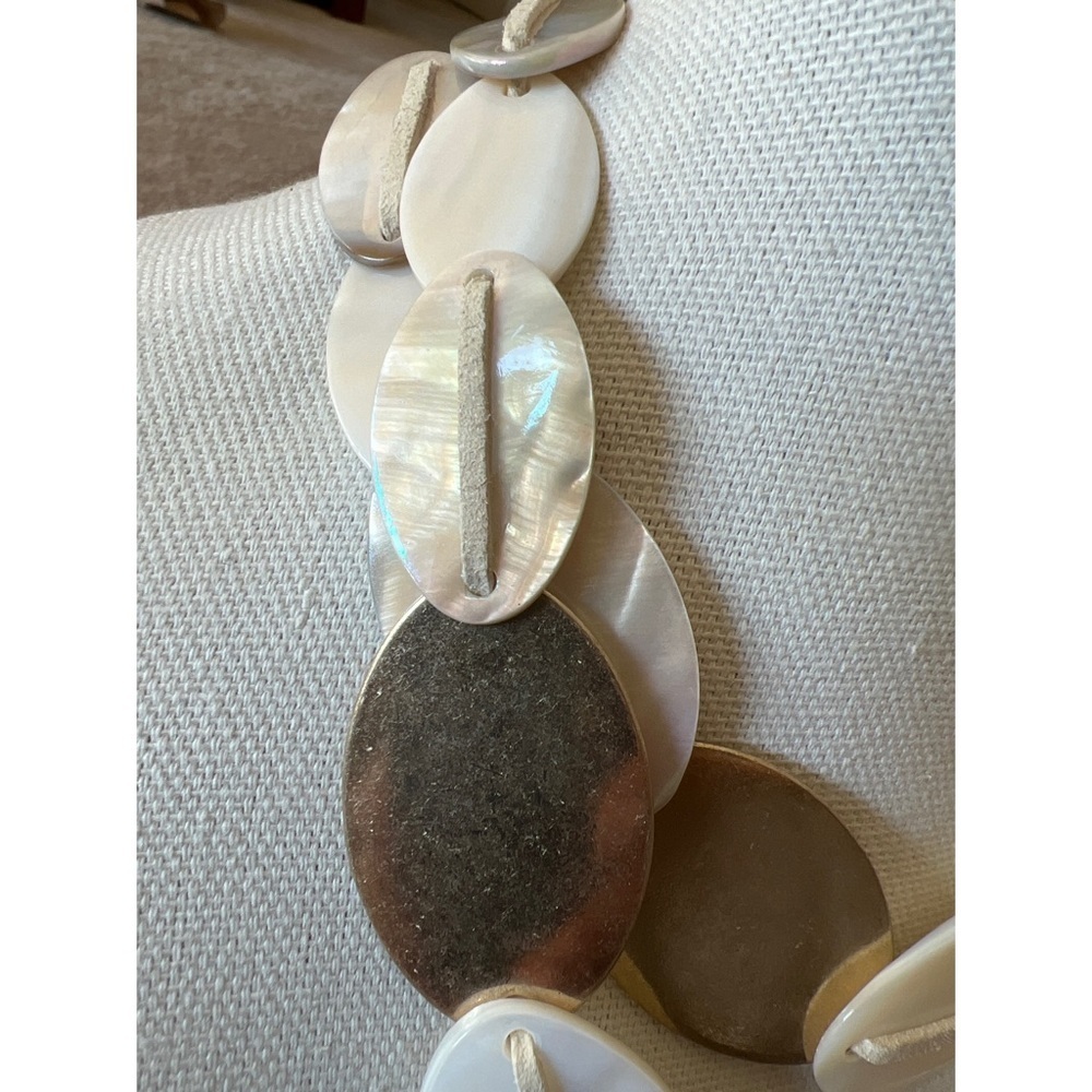 Statement Shell Necklace - Picture 4 of 5
